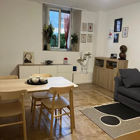 F2 Louis Blanc Apartment *